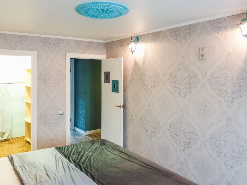Big Wall Energy on a Renter's Budget: Your Complete Playbook for Bold, Damage-Free Decorating